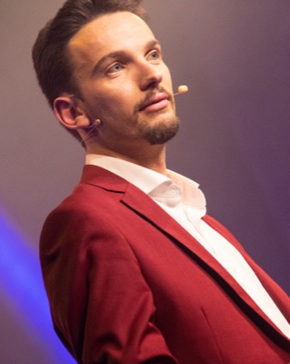 Léo Brière, mentaliste français, champion de France de magie 2019 et Mandrake d'or 2021