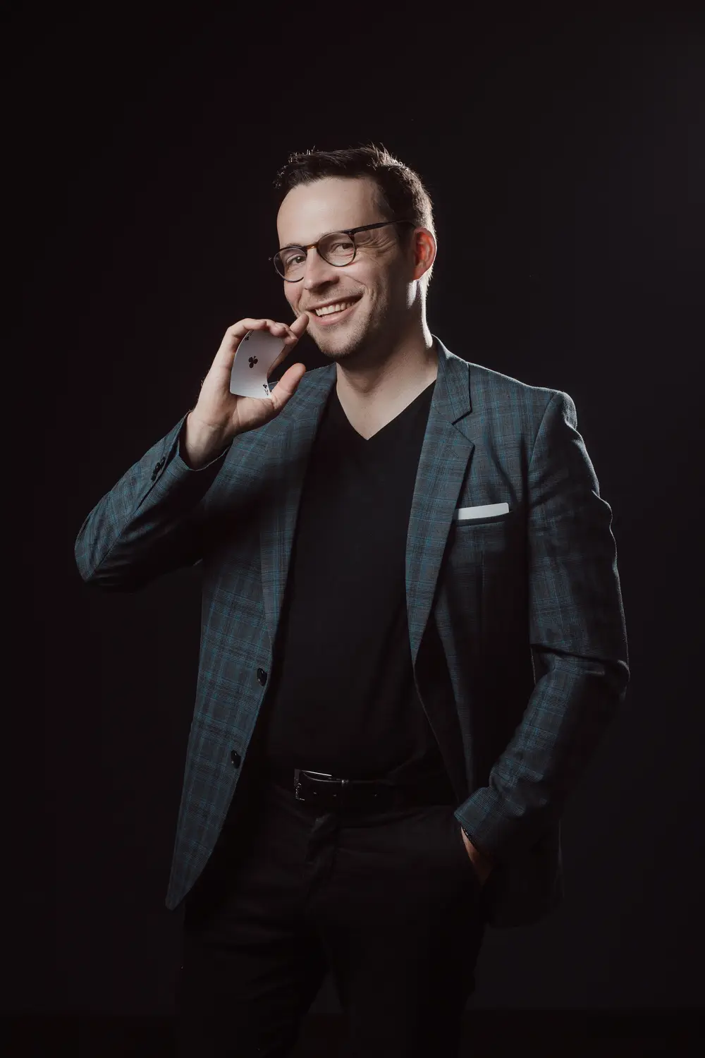 Hugo Marceau, magician and mentalist for corporate Christmas parties
