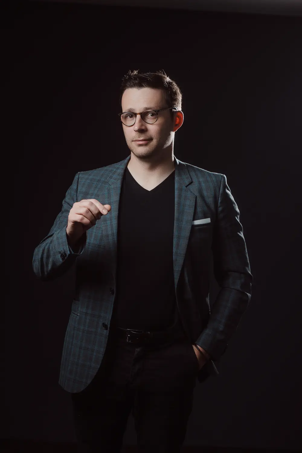 Hugo Marceau, magician and mentalist, who is not an escapologist