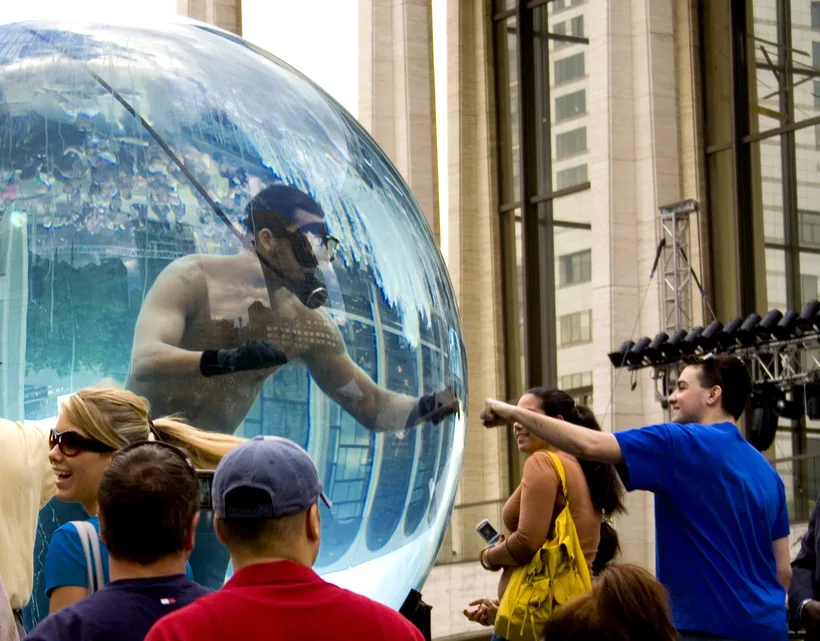 David Blaine lors de son numéro d'évasion et d'endurance aquatique Drowned Alive