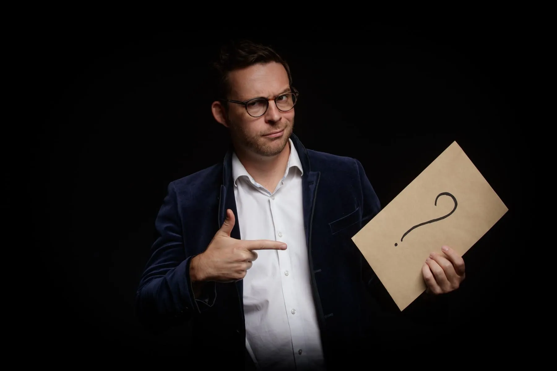 Magicien Mentaliste à Aix-en-Provence — Performance de mentalisme par Hugo Marceau