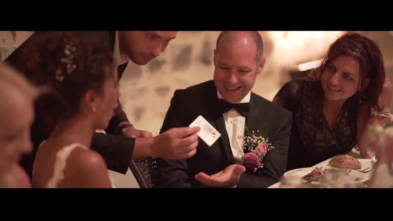 Vignette vidéo : Hugo Marceau magicien mentaliste lors d'un mariage en close-up